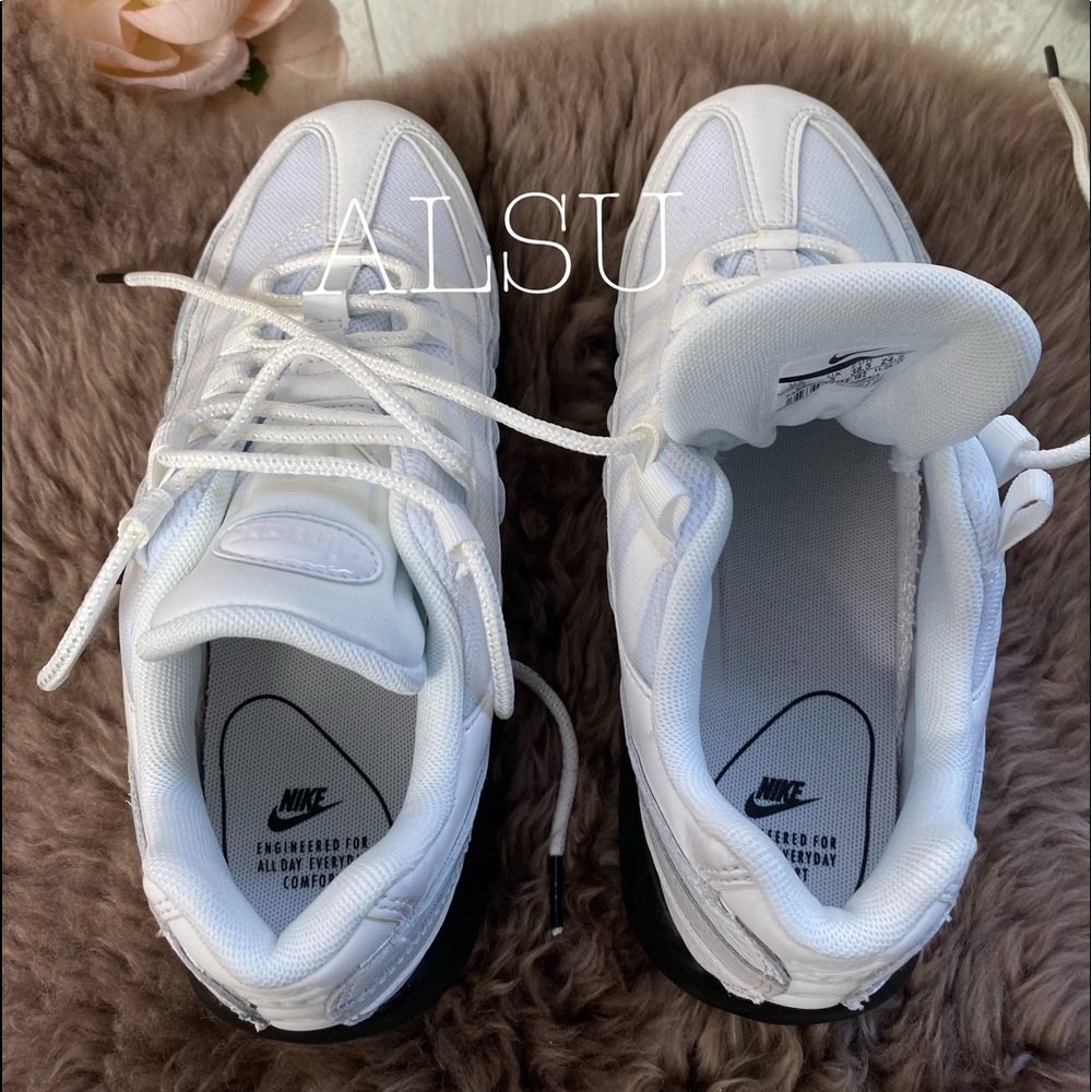 🍃SALE🍃 Nike Air Max 95 SE Summit White W AUTHENTIC Size 7.5 AQ4138 102 - Picture 5 of 8